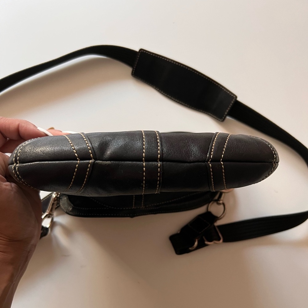 Coach leather purse in black long strap can be worn crossbody - Picture 3 of 7
